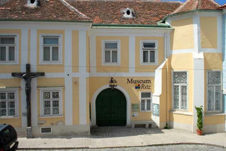 Außenfassade des Museums Retz (ehemaliges Bürgerspital)