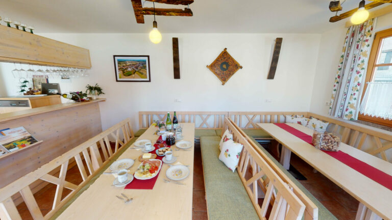 Weingut-Zimmervermietung-Kahrer-08232022_162513