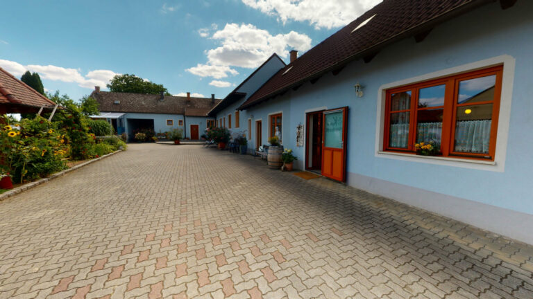 Weingut-Zimmervermietung-Kahrer-08232022_162836